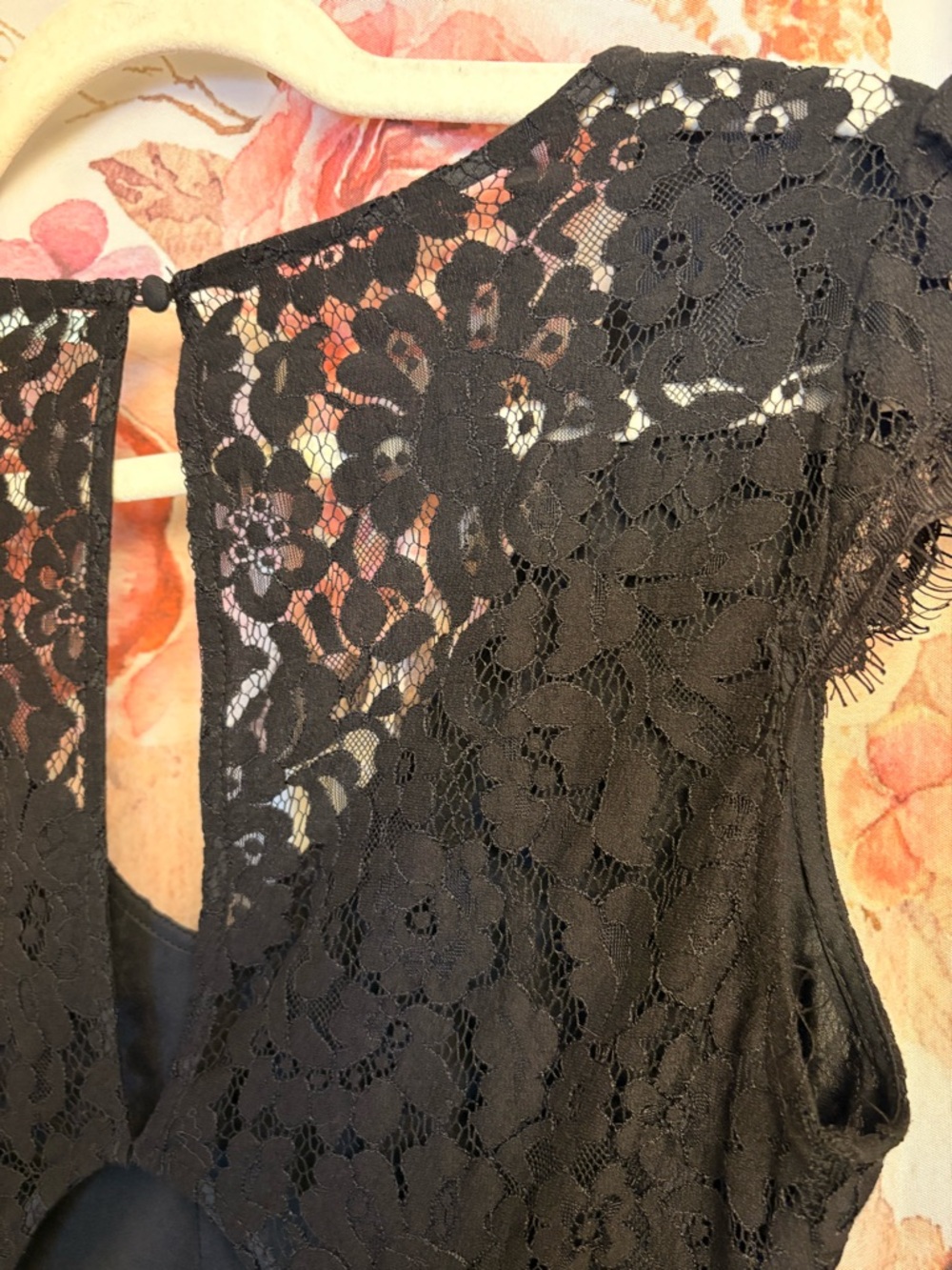 Small Black Lace Cap-Sleeve Dress - Picture 6 of 8